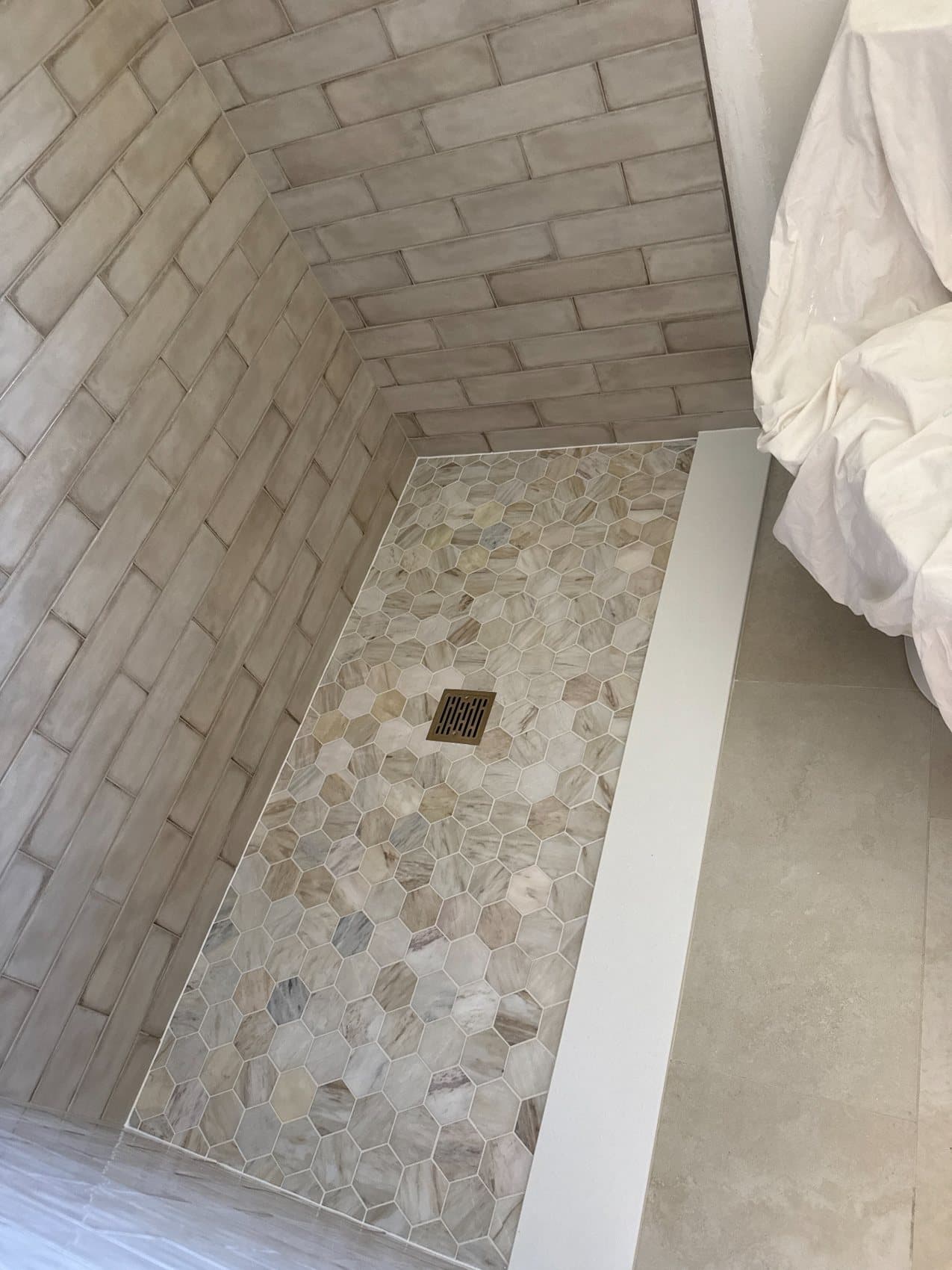 Handmade Subway · Pebble Floor
